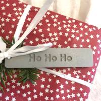 Schlichter Geschenkanhänger für Weihnachten „Ho Ho Ho“ aus grauem Beton, 9 cm Bild 2