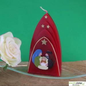 Rote Formenkerze Kuppelmotiv mit Heiliger Familie, Weihnachtskerze mit Maria, Josef und dem Jesuskind in der Krippe Bild 7