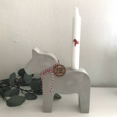 Superschönes großes Dalapferd aus Beton, als Kerzenständer für Stabkerze, Skandi, ca. 20x19 cm