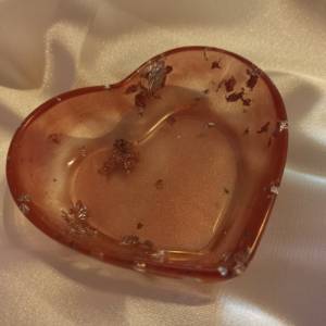 diverse kleine Dekoschalen Schmuckschalen in Herzform aus Resin Epoxidharz Bild 4