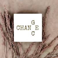 Holzbild mit graviertem Text "Change/Chance" als individuelle Geschenkidee, personalisierbar Bild 1