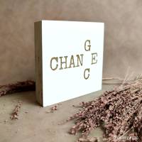 Holzbild mit graviertem Text "Change/Chance" als individuelle Geschenkidee, personalisierbar Bild 3