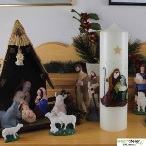elfenbeinfarbene Weihnachtskerze mit plastisch gestalteter Heiliger Familie und Sternenhimmel, individualisierbar Bild 4