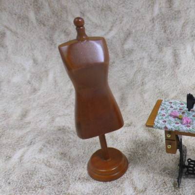 Miniatur Schneiderbüste , Schneiderpuppe  zur Dekoration oder zum Basteln Puppenhaus Wichteltür Geschenke