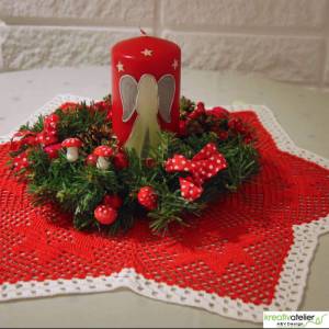 Handverzierte, rote Weihnachtskerze mit Engel und Sternen - Personalisierbar für ein gemütliches Zuhause mit Kerzen Bild 3