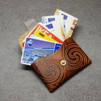 Karten Etui Geldbörse Echtes Leder Cards and Cash Swirl Dark by Vickys World - Card Wallet Bag Bild 2