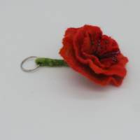 Schlüsselanhänger Blume pink aus Filz, handgearbeitet, einmaliger Taschen- oder Rucksackanhänger für Blumenfreunde Bild 2