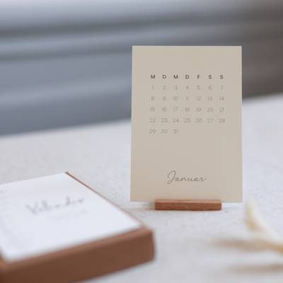 Tischkalender | Kalender 2024 | Kalender mit Kartenhalter aus Holz | Weihnachtsgeschenk | Mini Kalender | Schreibtisch