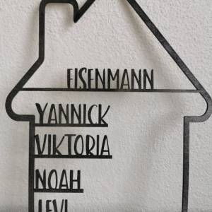 Personalisiertes Holzhaus mit Namen und Familiennamen, Holz Geschenk, Hochzeit personalisiert, Geschenkidee, Haus mit Na Bild 1