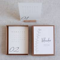Tischkalender | Kalender 2024 | Kalender mit Kartenhalter aus Holz | Weihnachtsgeschenk | Mini Kalender | Schreibtisch Bild 2