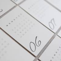 Tischkalender | Kalender 2024 | Kalender mit Kartenhalter aus Holz | Weihnachtsgeschenk | Mini Kalender | Schreibtisch Bild 7
