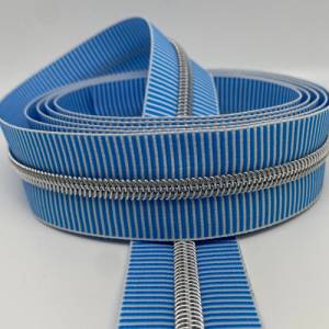 Reißverschluss „Silver Stripes“, breit, hellblau-weiß / Endlosreißverschluss mit metallisierter Kunststoffraupe / Meterw Bild 1