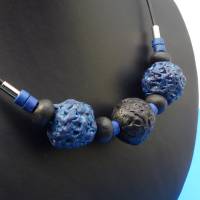 Halskette Lava 2, blau schwarz, Lederkette, Collier, Statementkette, griechische Keramikperlen, Handmade, Schmuck Bild 1