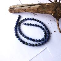 Markante Edelsteinkette für Männer aus natürlichen blauen Sodalith Perlen für den Wow-Effekt von Hand gemacht Bild 1