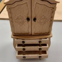 Puppenhaus Schrank handmade Holz Bild 1