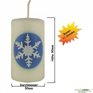 Zauberhaftes Lichtspiel für die Wintermonate: Winterkerze mit Eiskristall / Schneeflocke auf blauem Himmel Bild 3
