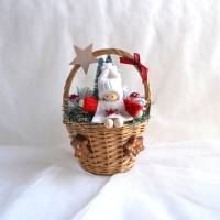 Weihnachtspüppchen rot-weiß im Korb (klein) mit Deko Bild 1