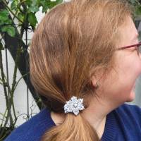 Haargummi mit Makramee-Schneeflocke und Edelstein-Perlen Bild 8