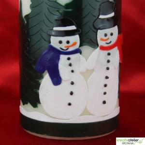 Handverzierte Winterkerze mit 3D-Schneemännern und Tannenwald, Gemütlicher Kerzenschein für Wintertage, Lange Brenndauer Bild 5