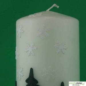 Handverzierte Winterkerze mit 3D-Schneemännern und Tannenwald, Gemütlicher Kerzenschein für Wintertage, Lange Brenndauer Bild 6