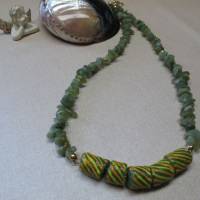 Halskette Serpentin/Jade mit afrikanischen Glasperlen – olivgrün Bild 1