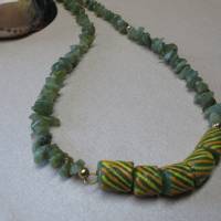 Halskette Serpentin/Jade mit afrikanischen Glasperlen – olivgrün Bild 3