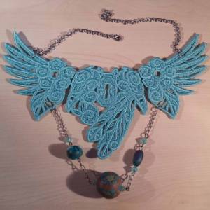 Halskette aus Lace-Stickerei und Perlen, Handmade, Unikat Bild 4
