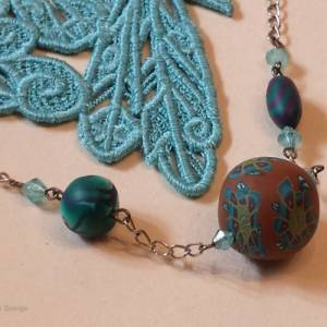 Halskette aus Lace-Stickerei und Perlen, Handmade, Unikat Bild 6
