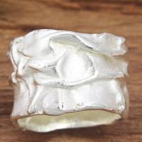 Ungewöhnlicher, breiter Ring aus Silber mit strukturierter Oberfläche Bild 2