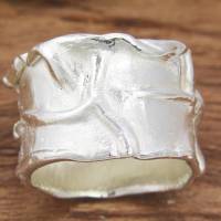 Ungewöhnlicher, breiter Ring aus Silber mit strukturierter Oberfläche Bild 6