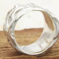 Ungewöhnlicher, breiter Ring aus Silber mit strukturierter Oberfläche Bild 7