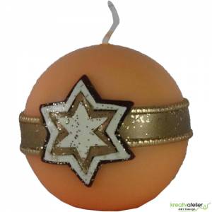 Orangene Weihnachtskerze mit waagerechtem Wachsband und Stern aus mehreren Wachslagen Bild 2