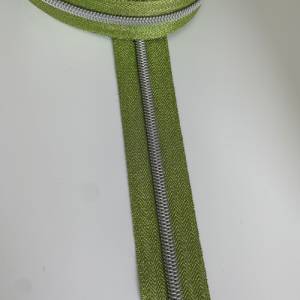 Reißverschluss „Green Sparkle“, silber, breit / Endlosreißverschluss mit metallisierter Kunststoffraupe / Mete Bild 3