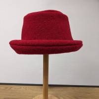 Genähter Hut aus Walkwolle mit Pünktchenmuster Bild 5