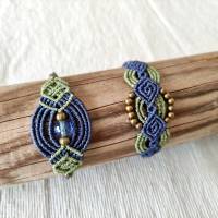 bezauberndes Makramee Armband in blau mit grünen Elementen und bronzefarbenen Metallperlen Bild 3