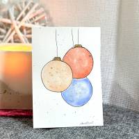 Weihnachtskugeln mit Aquarellfarbe & Fineliner auf Weihnachtskarte - danielb.art Bild 1
