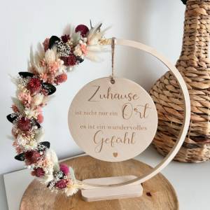 Personalisierte Holzscheibe mit Gravur und Trockenblumen - Ein einzigartiges Geschenk für jeden Anlass Bild 1