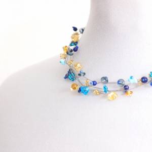 Fünf-reihiges duftig leichtes Collier aus Glas Blüten und Perlen in blau türkis und honig Farbtönen mit 925 Silber Bild 3