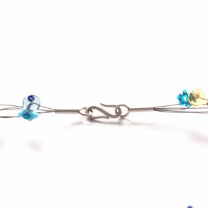 Fünf-reihiges duftig leichtes Collier aus Glas Blüten und Perlen in blau türkis und honig Farbtönen mit 925 Silber Bild 6