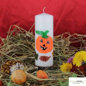 Handgefertigte Kerze 'Herbstzauber' mit detailreichem orangem Kürbis - Exquisite, personalisierbare Herbstdeko Bild 6