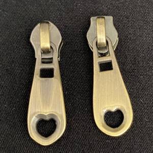 Zipper Heart, schmal, bronze / Schieber für schmale Reißverschlüsse mit Kunststoffraupe / Anhänger / Puller Bild 2