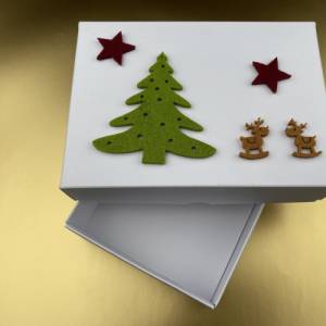 Geschenkschachtel Weihnachten, Schachtel für Geschenke, Sterne bordeaux, Tannenbaum grün, Rentiere braun, Filz, Geschenk Bild 6