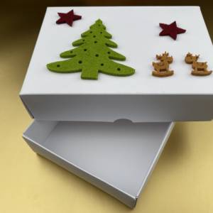 Geschenkschachtel Weihnachten, Schachtel für Geschenke, Sterne bordeaux, Tannenbaum grün, Rentiere braun, Filz, Geschenk Bild 8