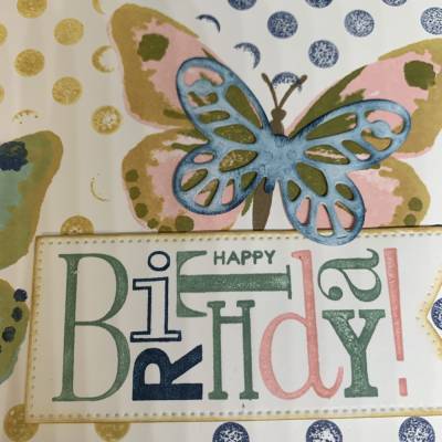Geburtstagskarte in Pastelltönen: Querformat - Schmetterling 'Happy Birthday'