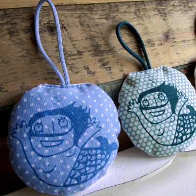 Weihnachtsbaumschmuck, Nadelkissen, Meerjungfrau, handgenäht und handbedruckt