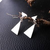Design-Ohrschmuck geometrische Dreiecke in 925 Silber mit sattinierter Oberfläche von Hand gemacht Bild 2