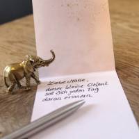 Miniatur Elefant Glücksbringer mit Mutmacher-Karte Weisheit und Kraft – Du schaffst das! Bild 5