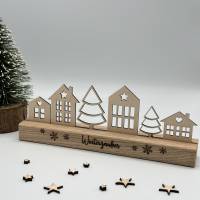 Winterliche Häuserstadt, Häuser aus Holz, Winterzauber, Adventszeit, Geschenk zu Weihnachten, personalisierbar Bild 3