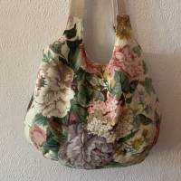 Schultertasche, Beuteltasche, tote bag, Umhängetasche aus hochwertigem Baumwollcanvas mit Blumenmuster Bild 1