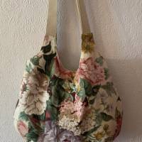Schultertasche, Beuteltasche, tote bag, Umhängetasche aus hochwertigem Baumwollcanvas mit Blumenmuster Bild 2